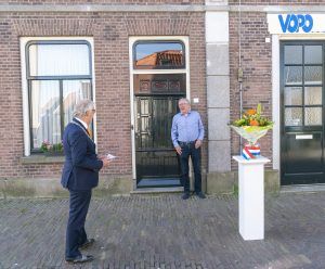Ton Konst en burgemeester Piet Bruinooge