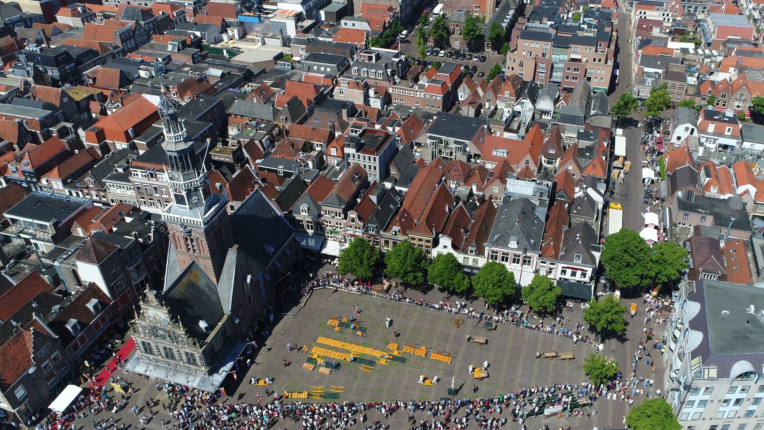 luchtfoto waagplein, kaasmarkt