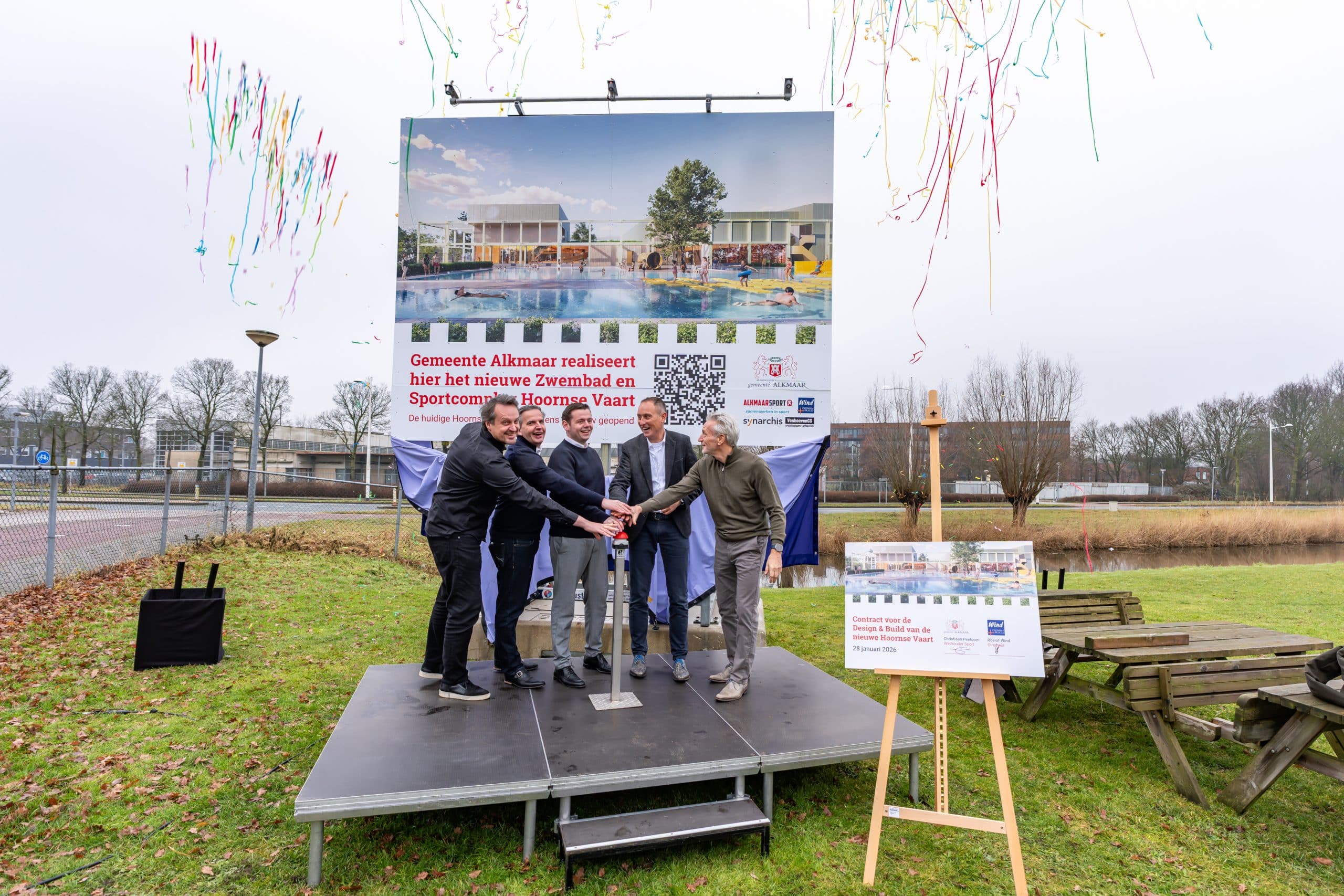 onthulling bouwbord van sportcomplex Hoornse Vaart