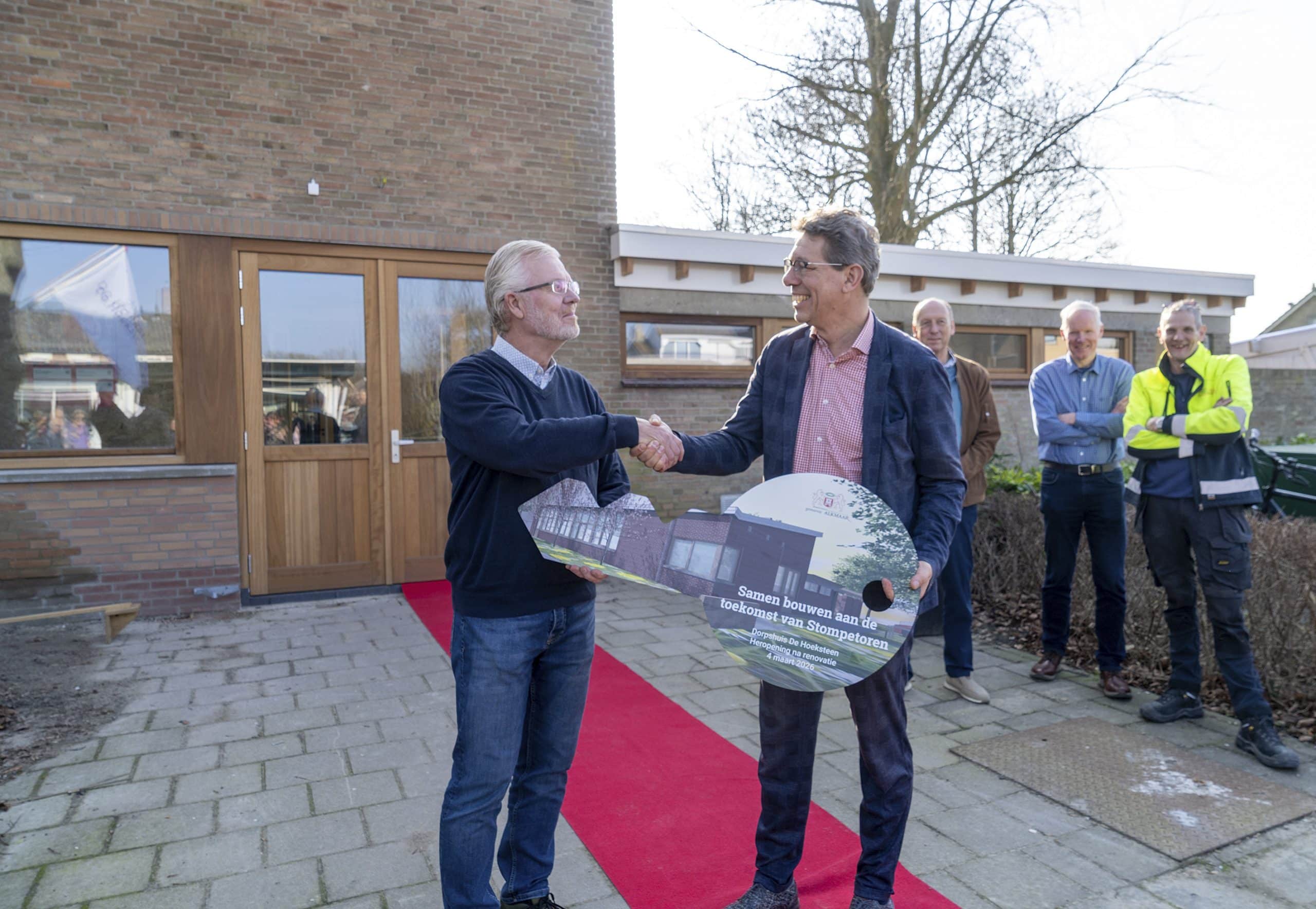 Vernieuwd dorpshuis De Hoeksteen in Stompetoren weer open